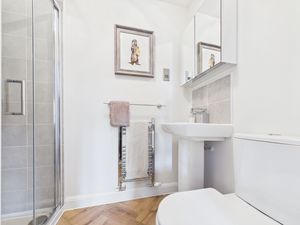 Ensuite- click for photo gallery